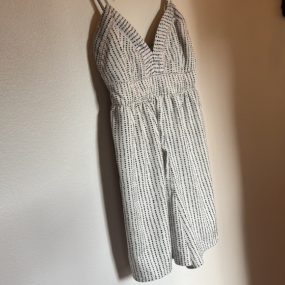 Sz sm Japna romper with cute detail on bodice - Picture 4 of 8